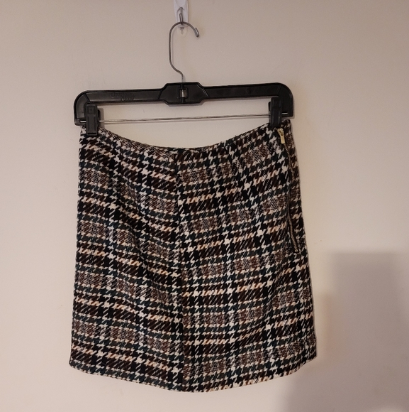 Fall Mini skirt ๐ - Picture 2 of 5